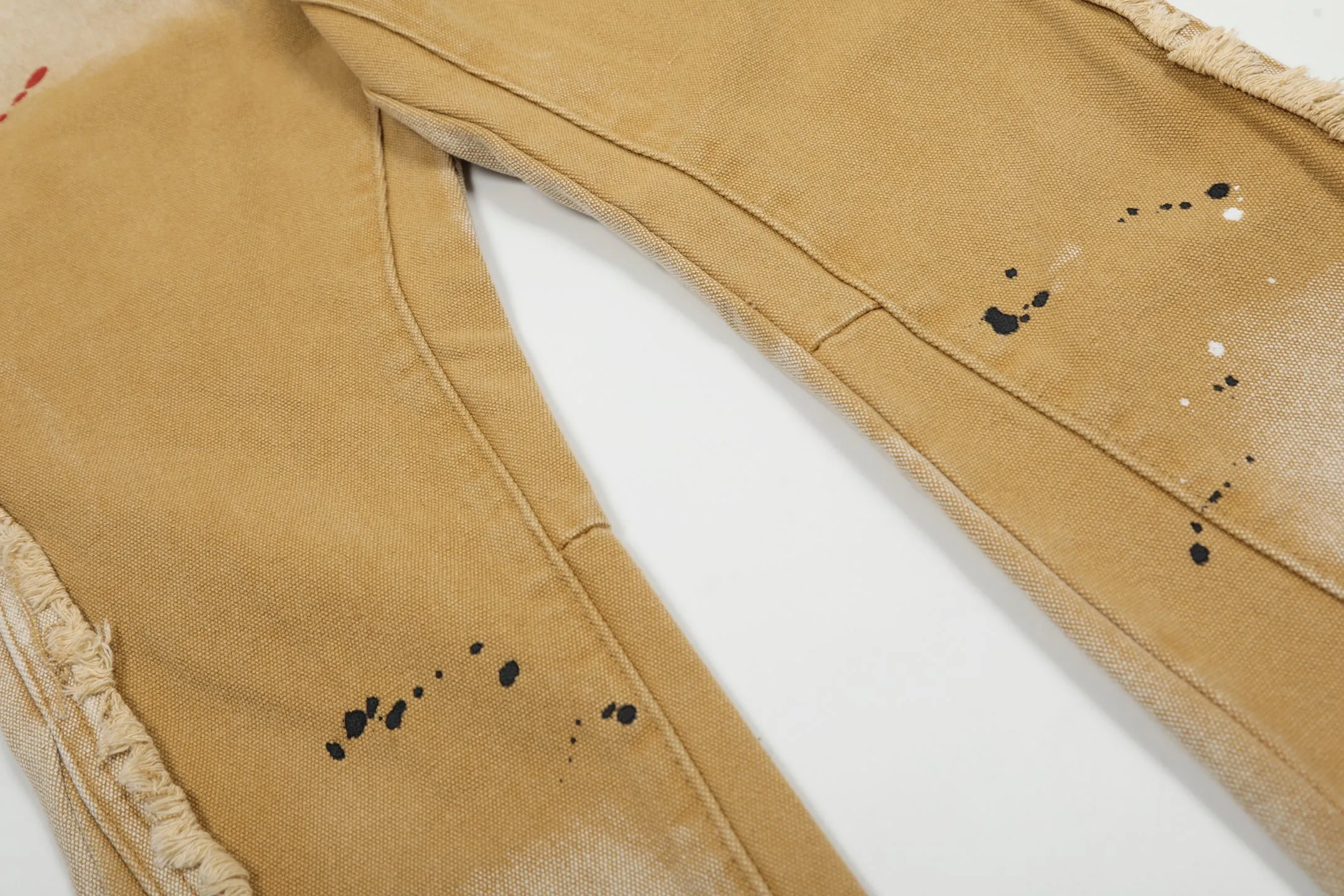 #8129 P250💰 GALLERY DEPT American retro splash-ink splicing micro-horn logging overalls raw edge jeans - Original purchase and pattern making to truly restore the ultimate texture of Vintage - Original hardware accessories, washed and other elevators, QR code analysis are all purchased from the original factory, high degree of restoration, welcome to compare with a certain product~ - Three-dimensional version Loose and comfortable, not picky about the figure, taller and slimmer, factory Seiko, original factory quality control, same style for men and women, can be matched with couples Versatile recommendation: must-have jeans for all seasons Size: S-XXL (28-36)